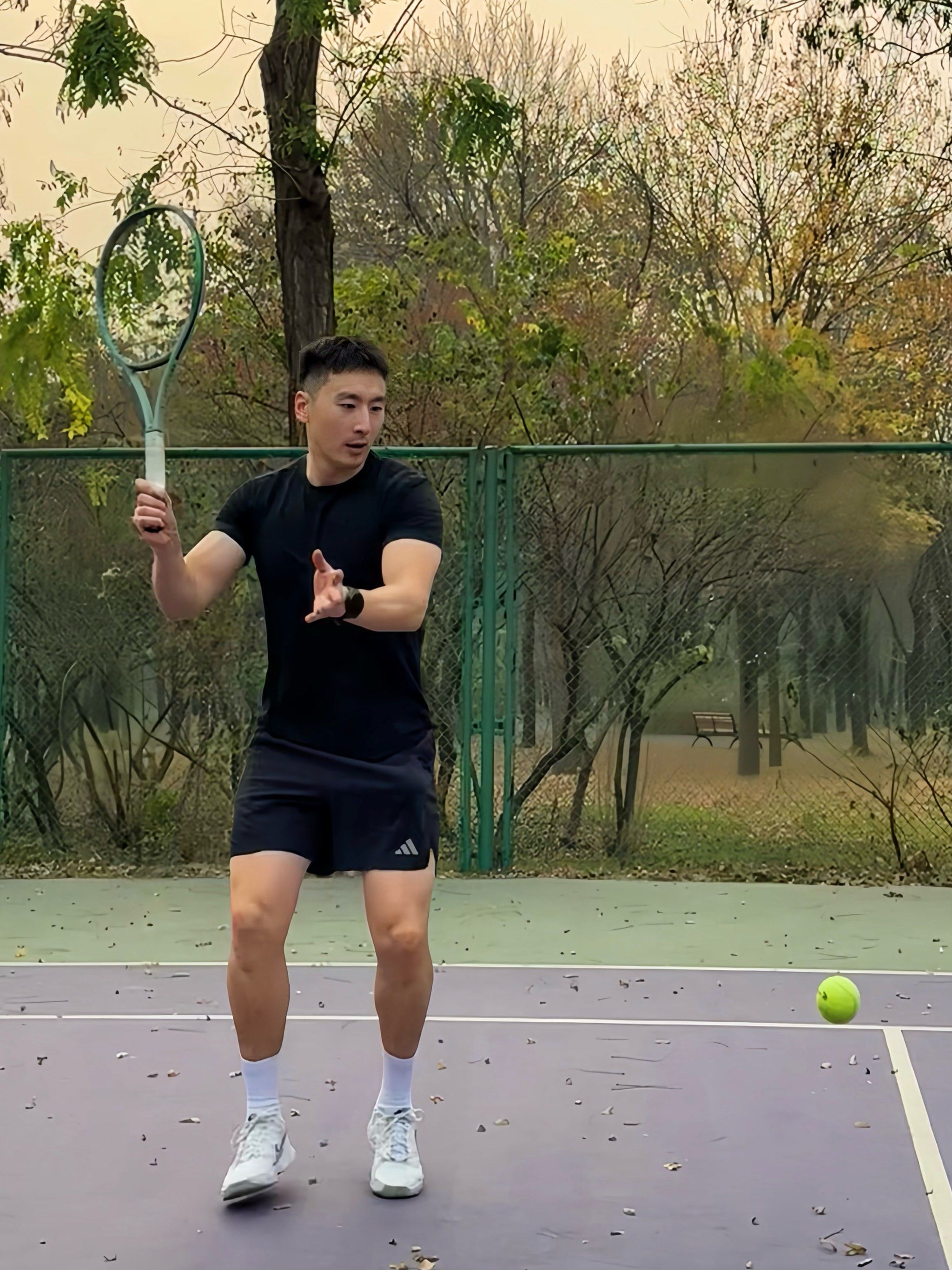 2分4篮板 2分4篮板